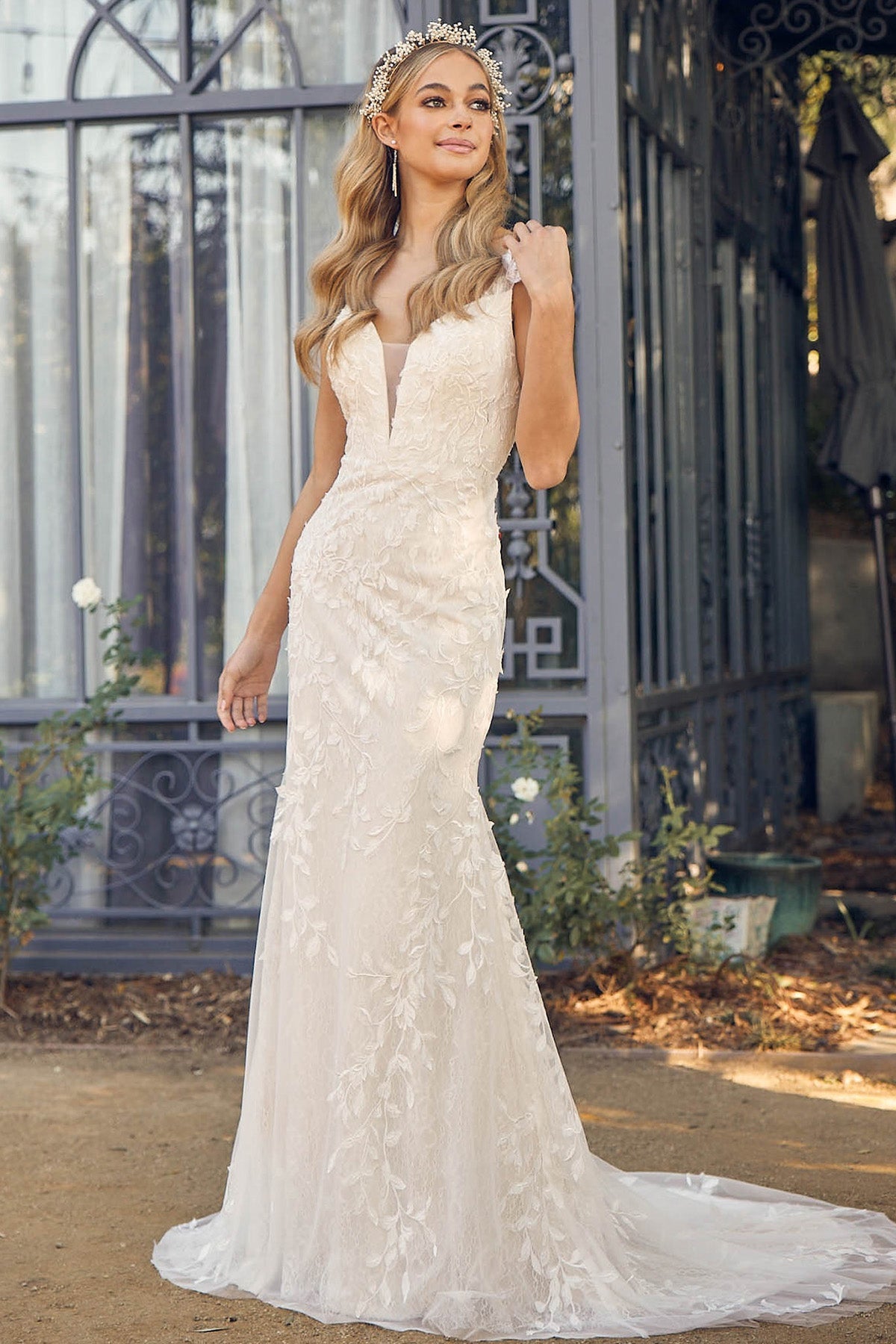 Straps Embroidered Lace Mermaid Long Wedding Dress NXJE949-0
