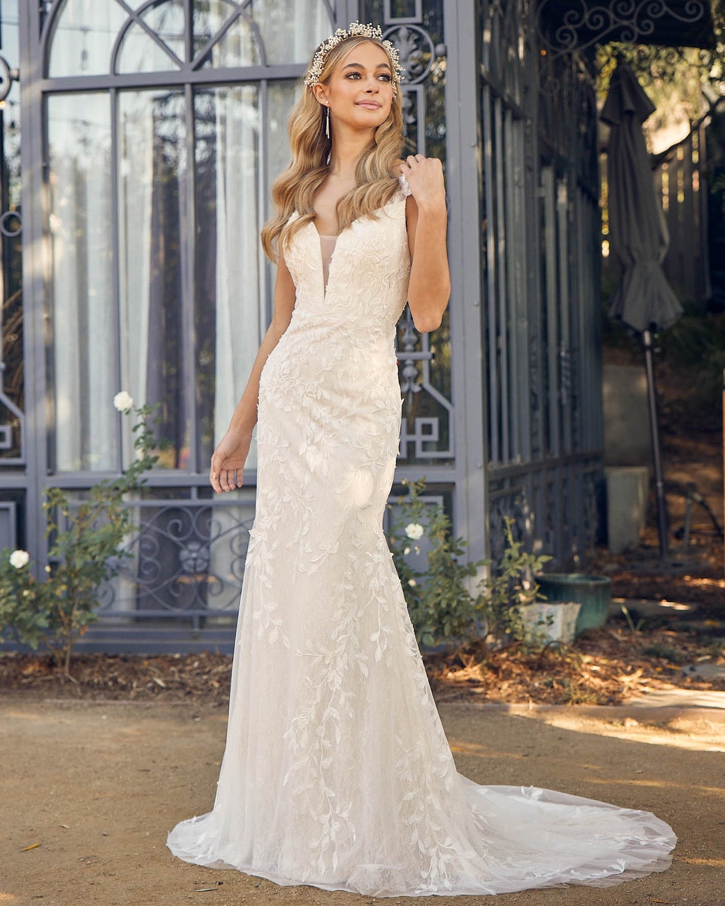 Straps Embroidered Lace Mermaid Long Wedding Dress NXJE949-2